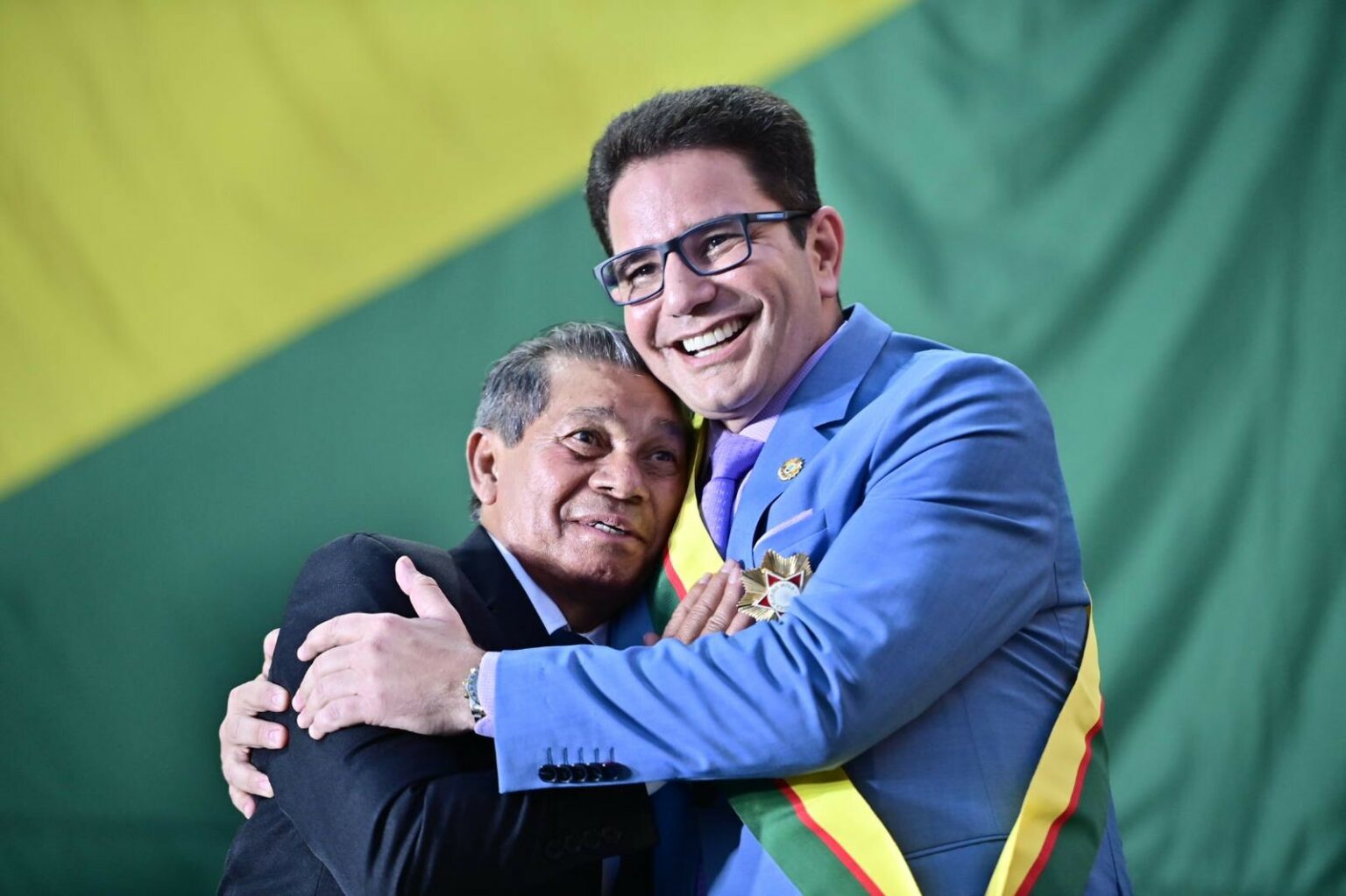 Motorista do governo há quase 44 anos é condecorado pelo governador com a Ordem da Estrela do Acre