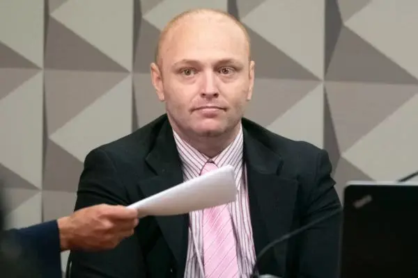 Hacker: ordens para fraudar urnas partiram do “presidente Bolsonaro”; vídeo