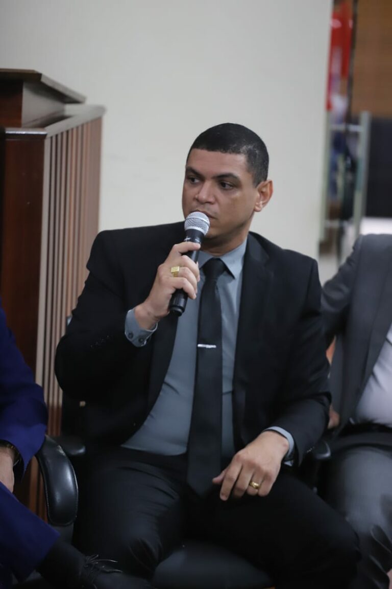 Pai de autista, deputado pede desculpas por não ter comparecido a audiência sobre TEA na Aleac