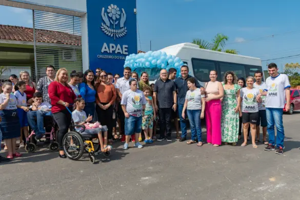 VEÍCULO APAE CZS (40)