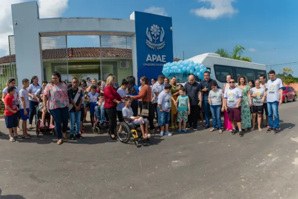 VEÍCULO APAE CZS (41)