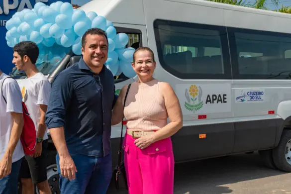 VEÍCULO APAE CZS (42)