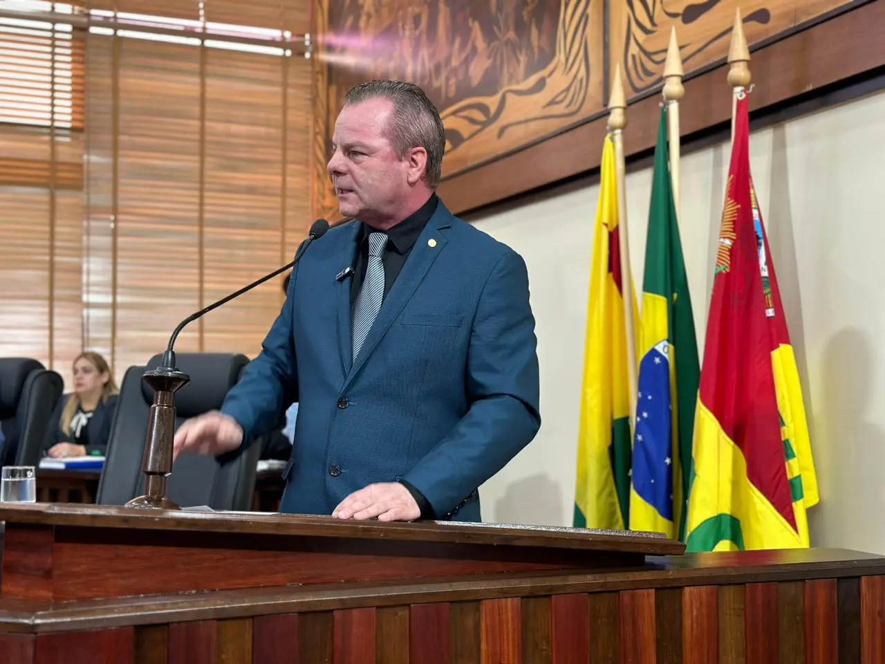 Longo pede providências para situação de crianças que estão sendo exploradas nas ruas