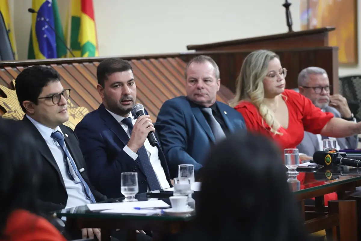 Em debate, deputados querem trazer ministro de Lula ao Acre para mostrar crise aérea