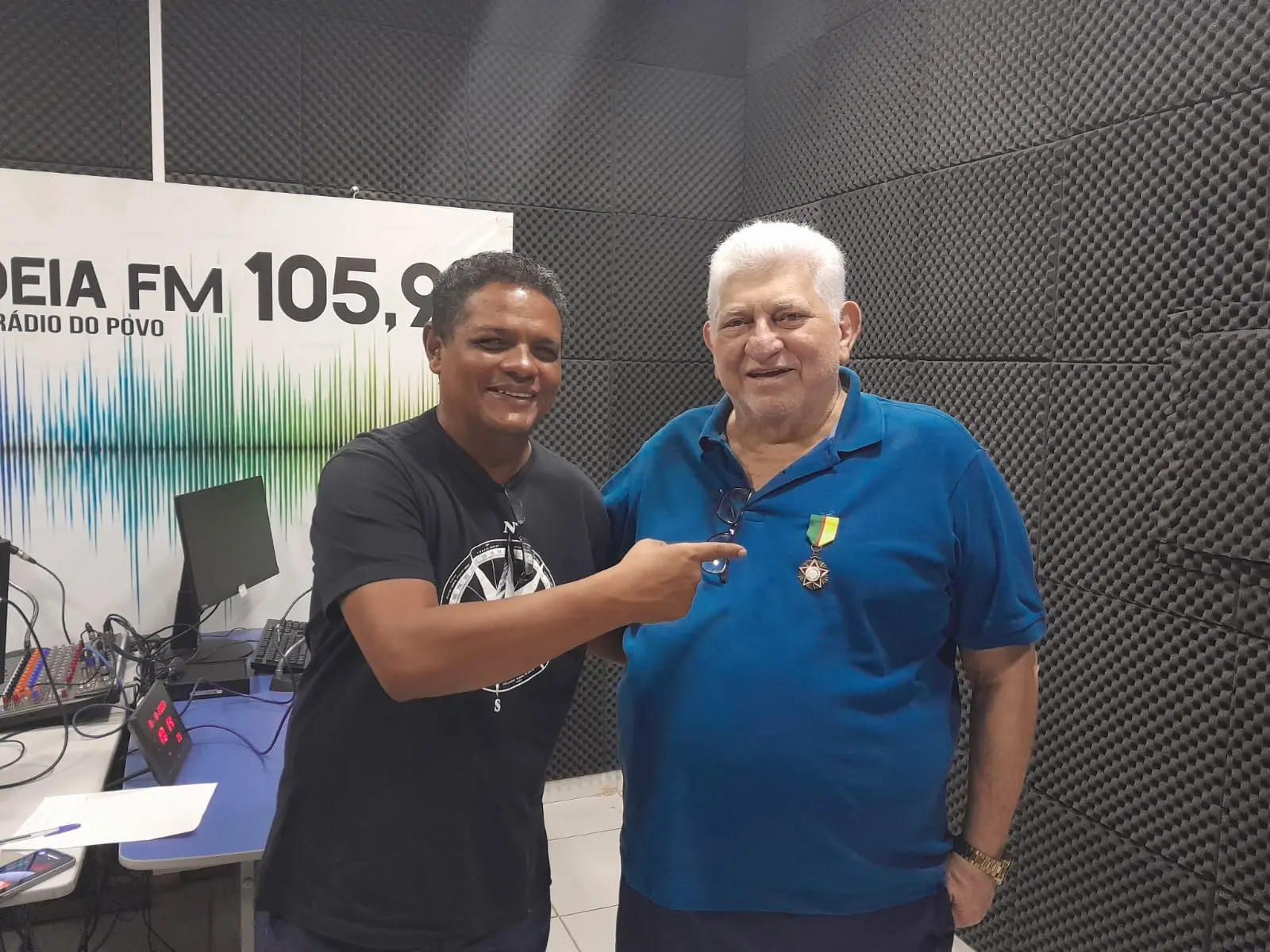 Idel Diniz, o lord do Iaco, é homenageado com medalha por Gladson Cameli