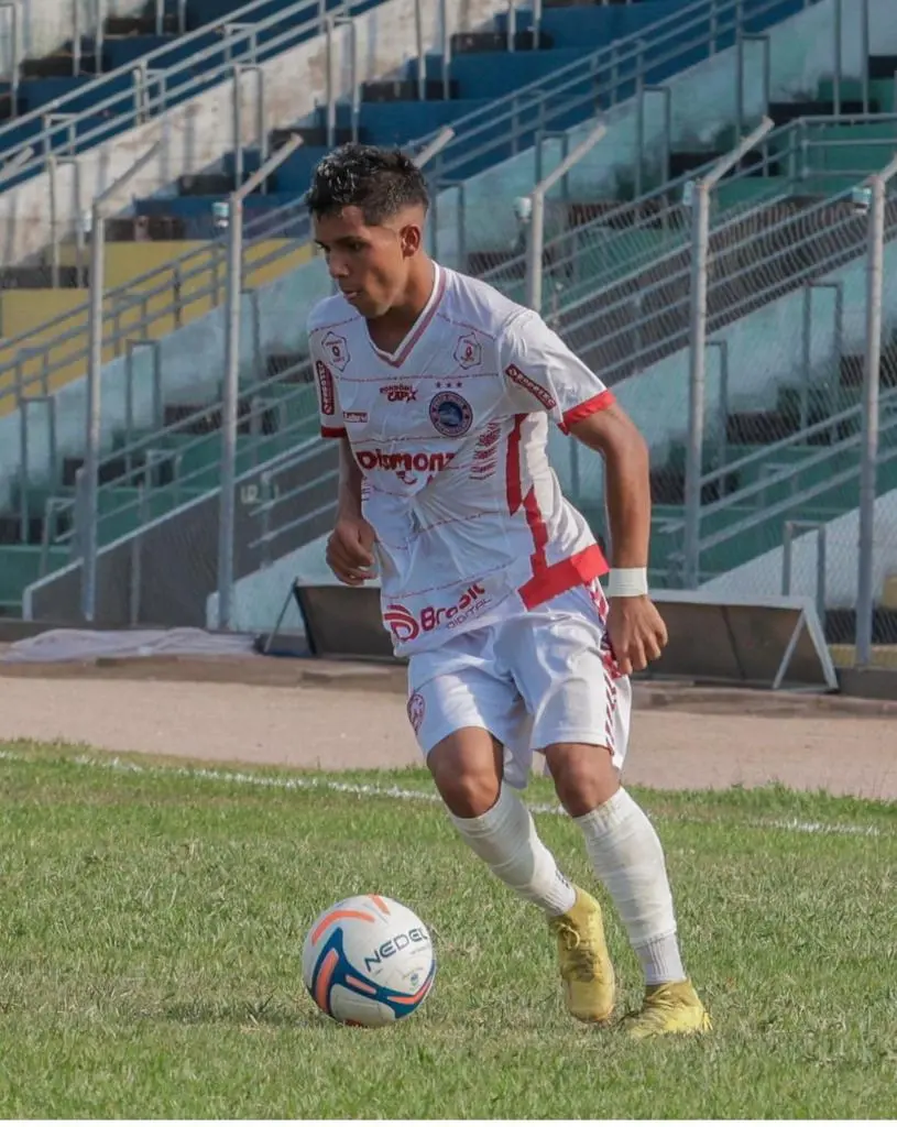 Diretoria do Rio Branco anuncia os laterais Peu e Querobino