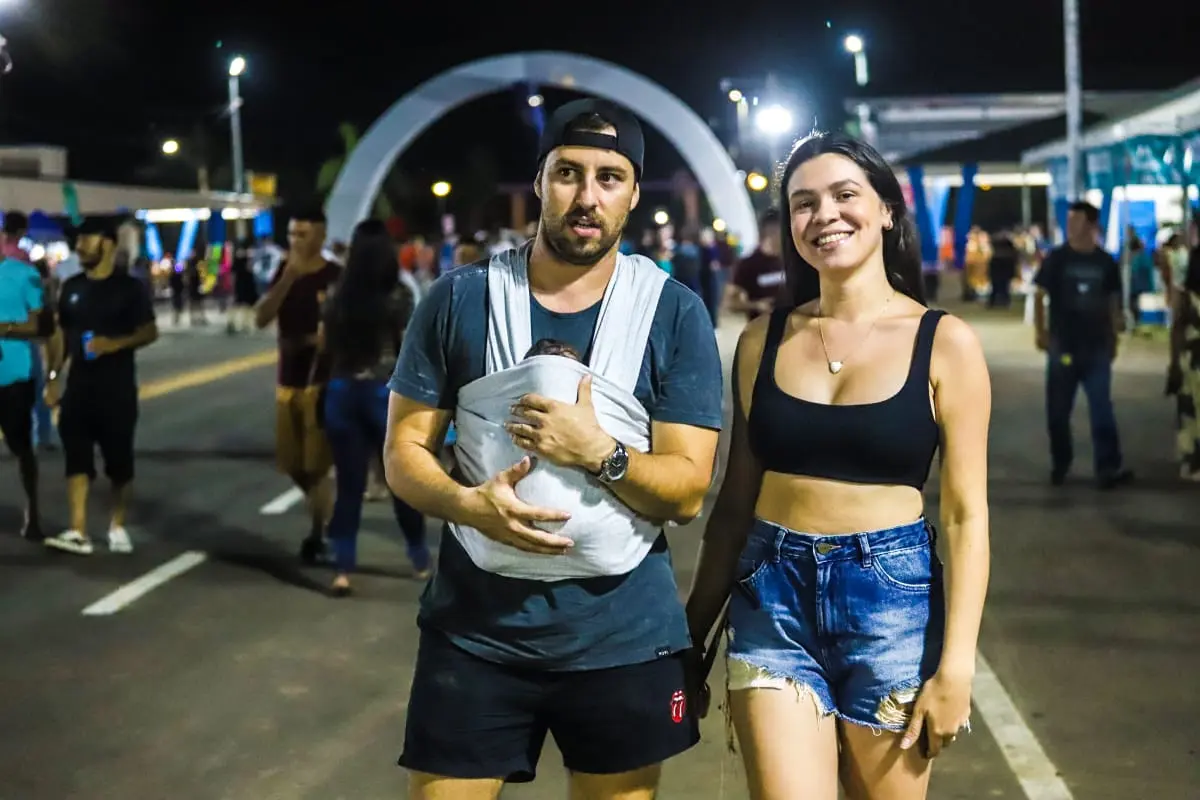Carioca que construiu família no Acre aproveita Festival do Açaí com bebê
