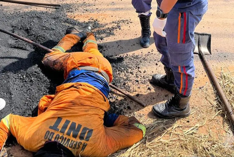 Trabalhador morre após ter cabeça esmagada por rolo compressor na BR-364