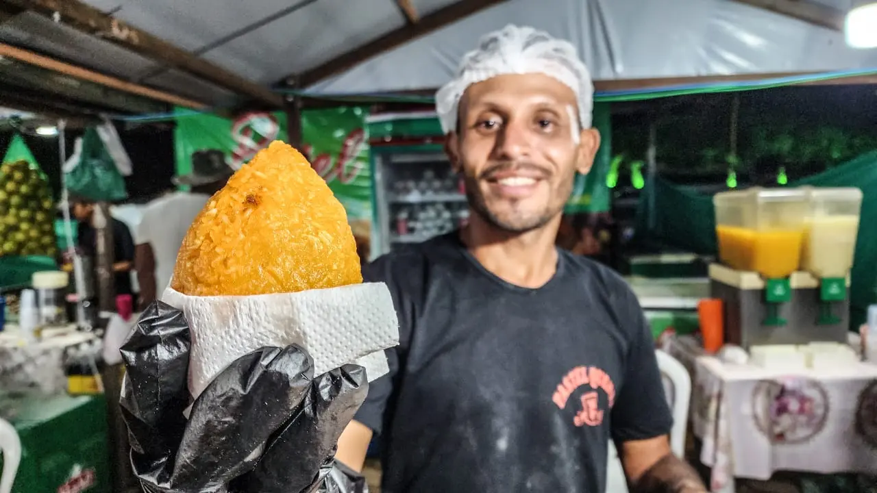 Quibe ‘gigante’ faz sucesso no Festival do Açaí em Feijó