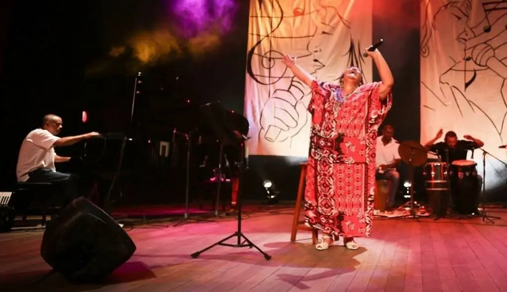 Cantora Verônica Padrão emociona com seu tributo musical a Mercedes Sosa; veja data