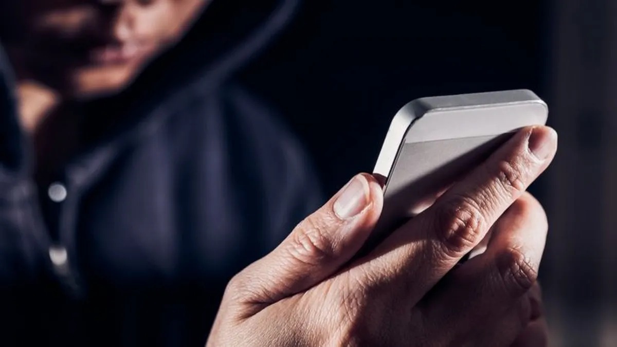 Como os golpistas obtêm acesso remoto ao seu telefone?