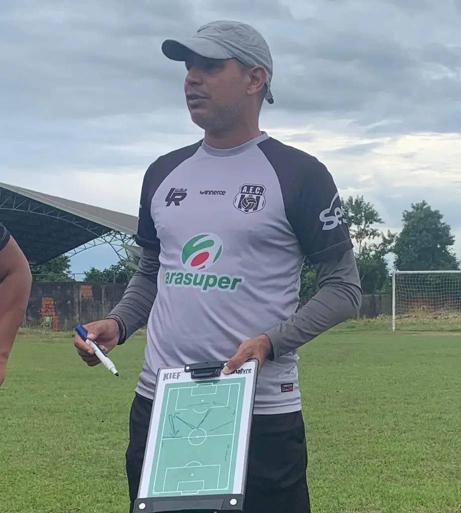 Santa Cruz fecha com volante do futebol gaúcho para finais