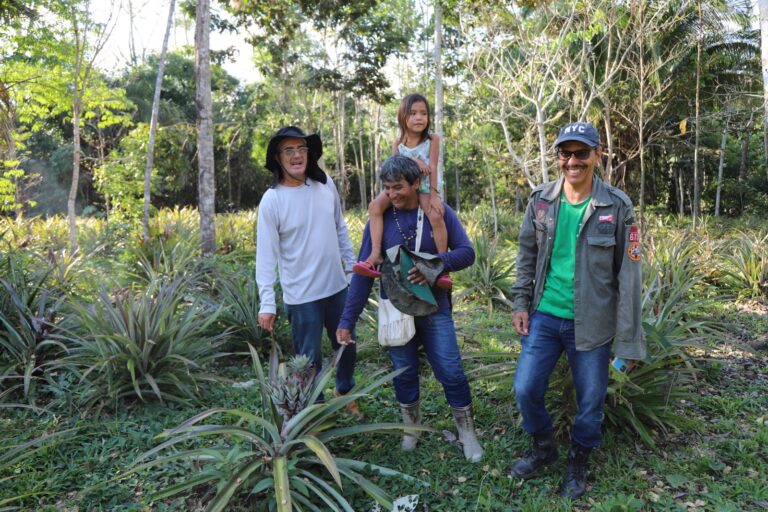 Governo do Estado avalia plantio de café e viabilidade econômica do cacau nativo na aldeia Twatwa