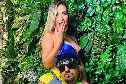 Vestida de Branca de Neve, Andressa Urach faz sexo com anão e vídeo viraliza