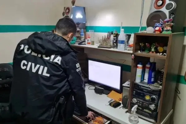 “Escravas virtuais”: jovem atraía vítimas com vídeos sobre depressão e autoajuda