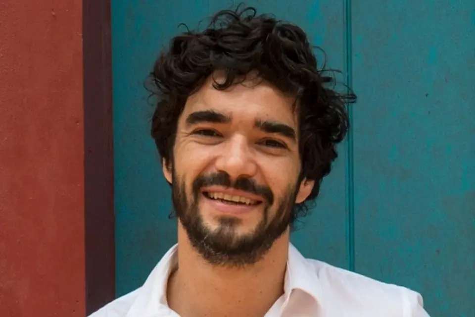 Caio Blat se emociona com homenagem de Luisa Arraes e se declara