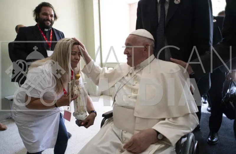 Acreana da Cidade do Povo tem encontro histórico com Papa Francisco e recebe bênção; VEJA FOTOS