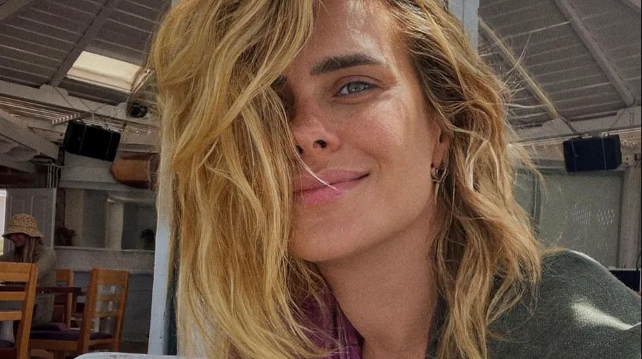 Carolina Dieckmann se prepara para dizer adeus às férias na Grécia: “Vai ser difícil me despedir”