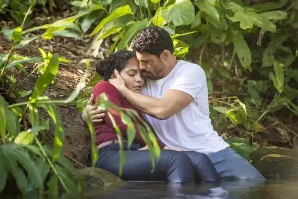 Cauã Reymond revela mal-estar durante cena quente com Bárbara Reis