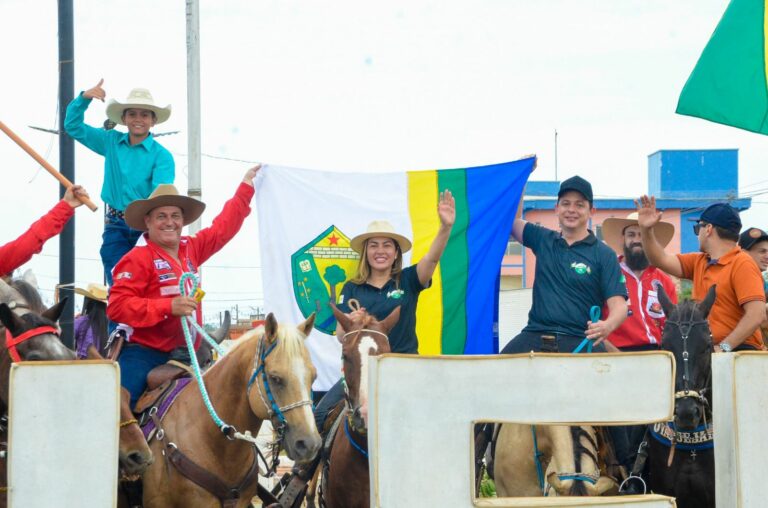 Brasileia realiza a maior cavalgada de sua história durante feira agropecuária na fronteira