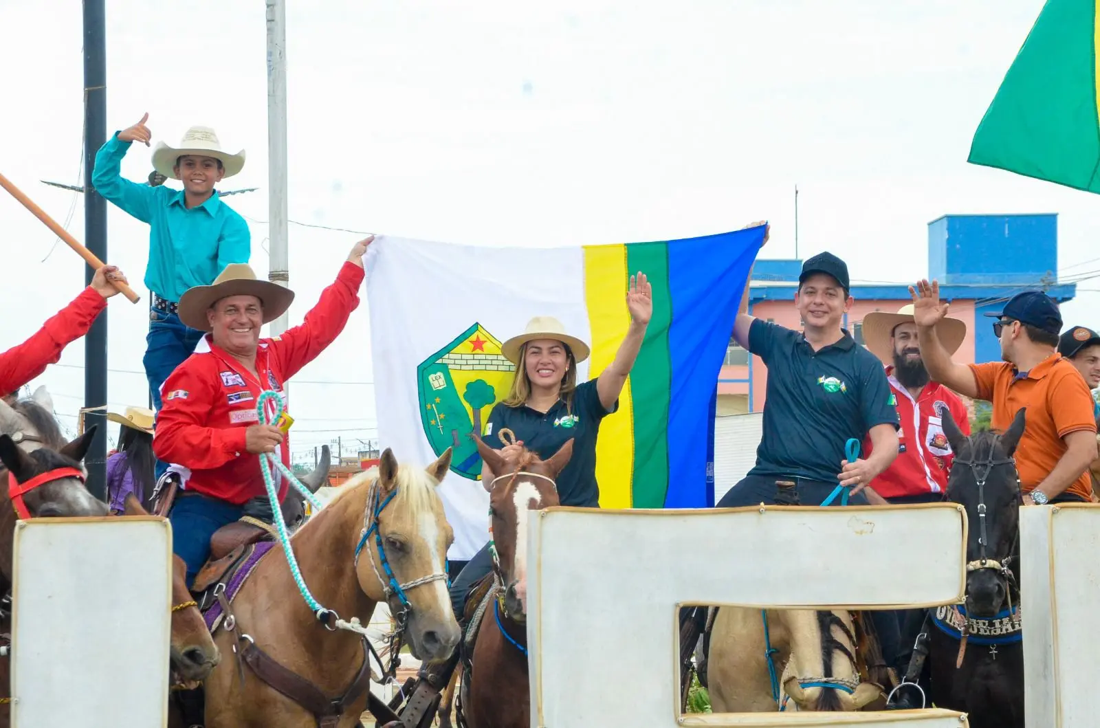 Brasileia realiza a maior cavalgada de sua história durante feira agropecuária na fronteira