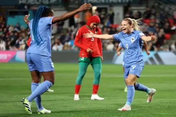 Impiedosa, França goleia o Marrocos e avança para as quartas da Copa