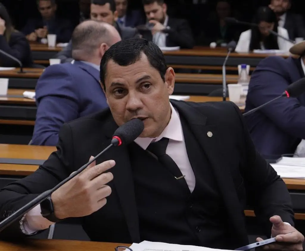 Ulysses chama de “criminoso” ato realizado no Paraná contra as polícias