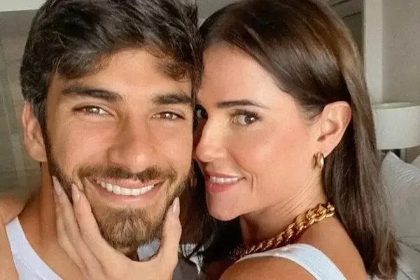 Deborah Secco surpreende e dá detalhes sobre o órgão genital do marido; assista