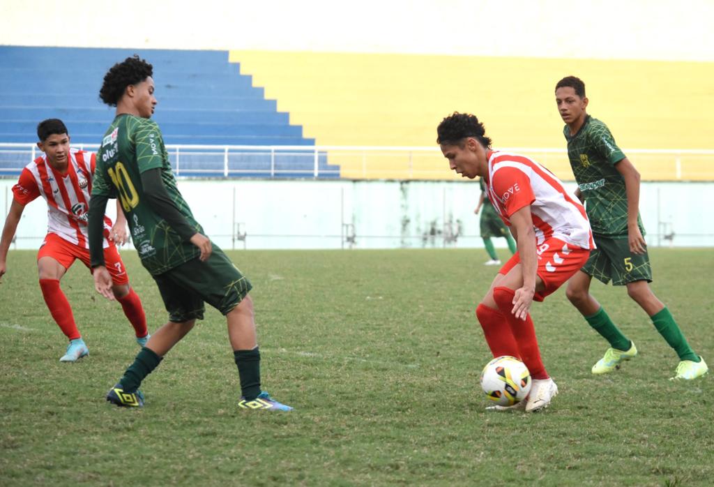 Galvez e Santa Cruz vencem duelos pelo campeonato estadual