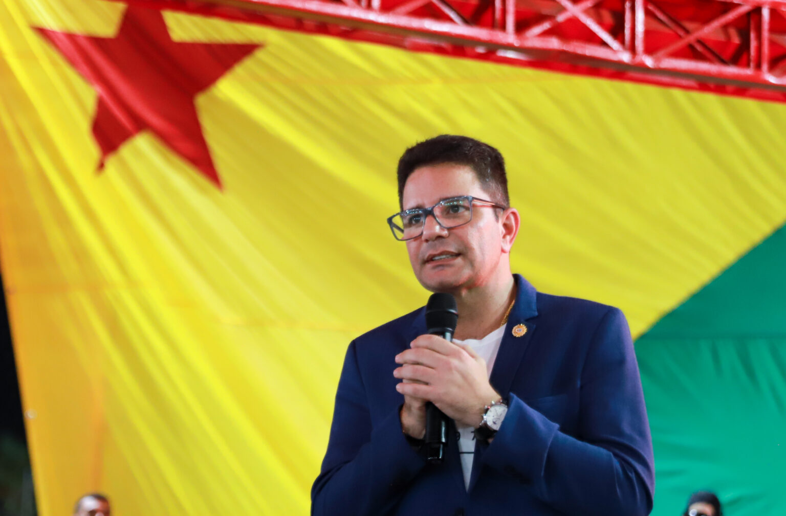 Após anunciar cortes, Gladson divulga medidas de emergência para evitar crise