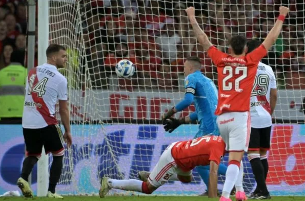 Nos pênaltis, Internacional despacha o River; Athletico-PR é eliminado