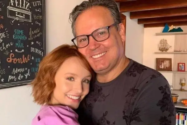 Pai de Larissa Manoela desabafa nas redes após entrevista da filha