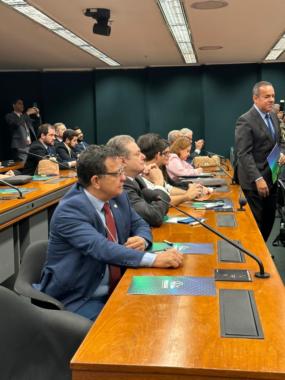 Em Brasília, Luiz Gonzaga trata sobre produção agrícola e regularização fundiária no Acre