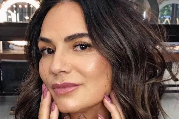 Luiza Brunet diz se inspirar na mãe de 83 anos: “Tem namorado e faz sexo”