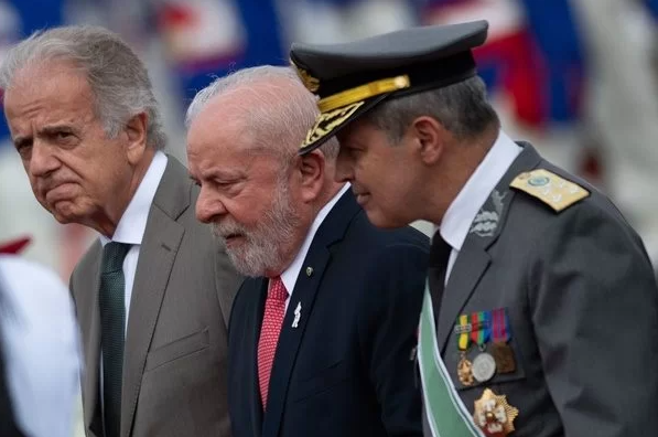 Em meio a tensão com Exército, Lula quer contrapor Bolsonaro no 7/9
