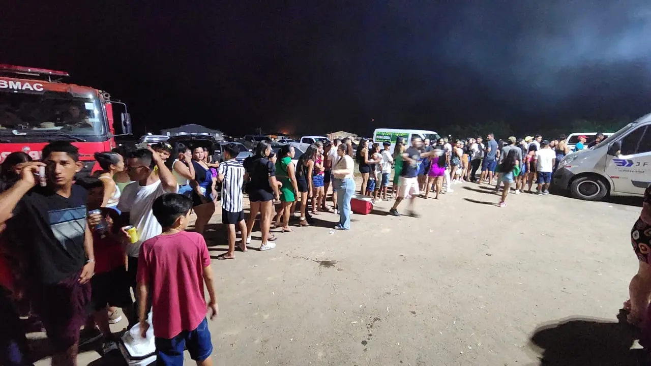 Após show em Feijó, fãs acreanos fazem fila para encontrar Marcynho Sensação