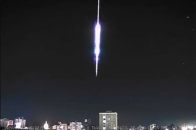 Meteoro deixa rastro no céu do Rio Grande do Sul; veja vídeo