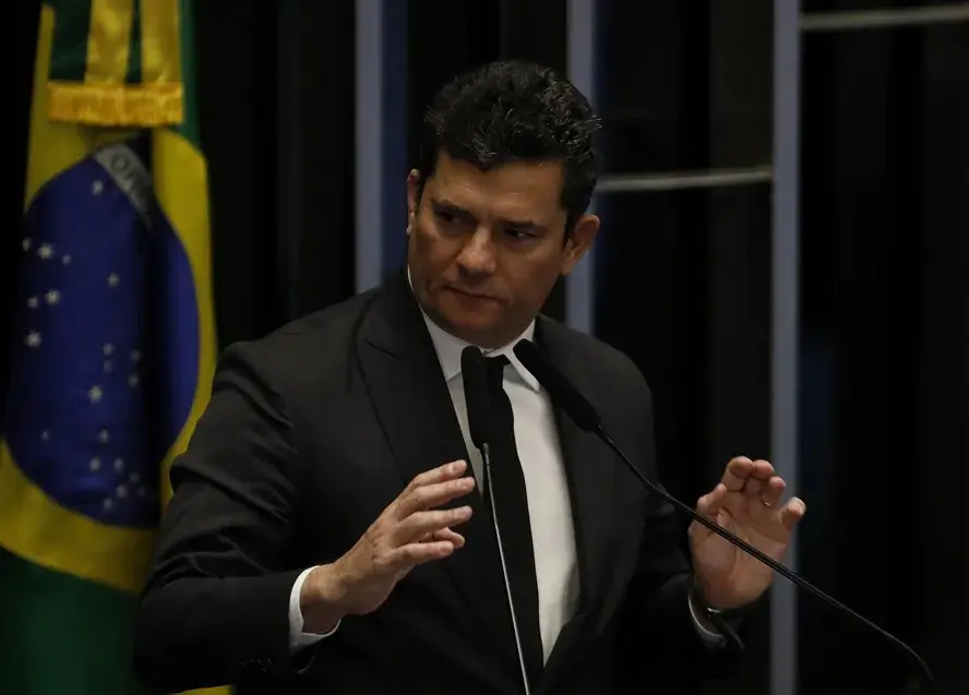 PT quer usar voos fretados de Sergio Moro para reforçar pedido de cassação de mandato