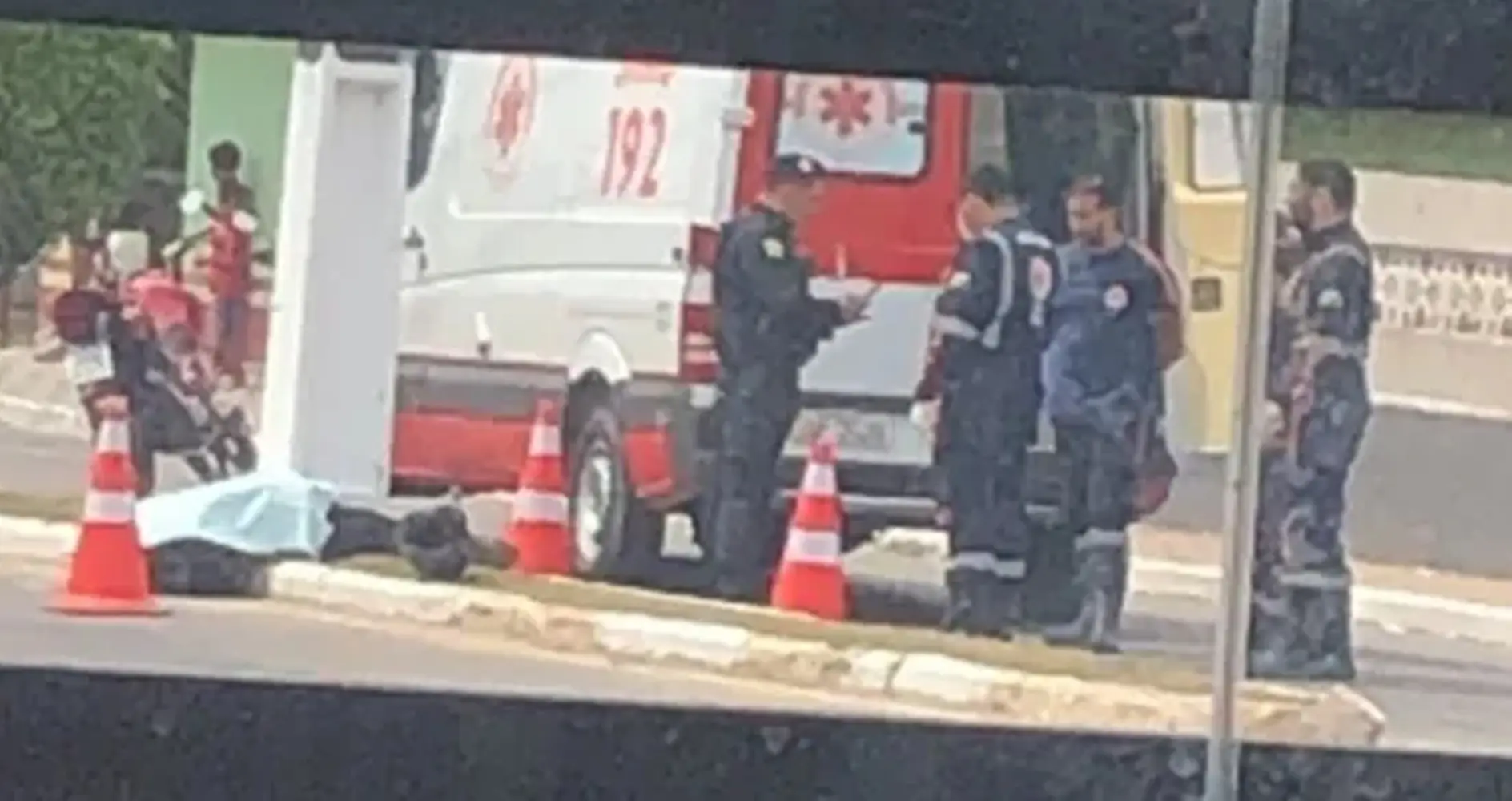 Motorista morre após sofrer mal súbito e bater cabeça no meio fio