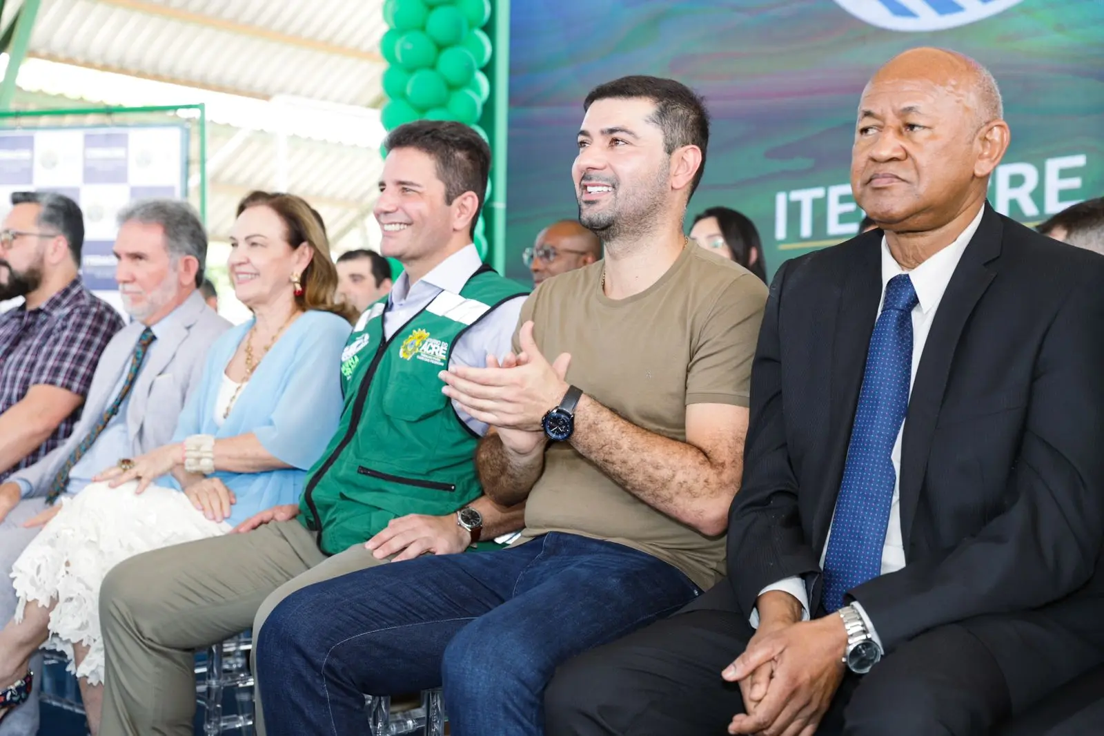 “O título vem acompanhado de dignidade” diz Nicolau na entrega de títulos definitivos na Sobral