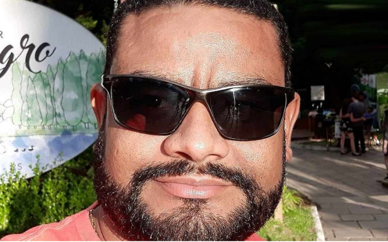 Policial acusado de matar jovem tem porte de armas suspenso e está proibido de entrar em bares