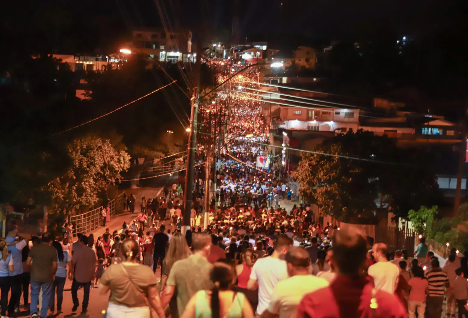 Procissão de Nossa Senhora da Glória reuniu quase 50 mil fiéis; VEJA FOTOS