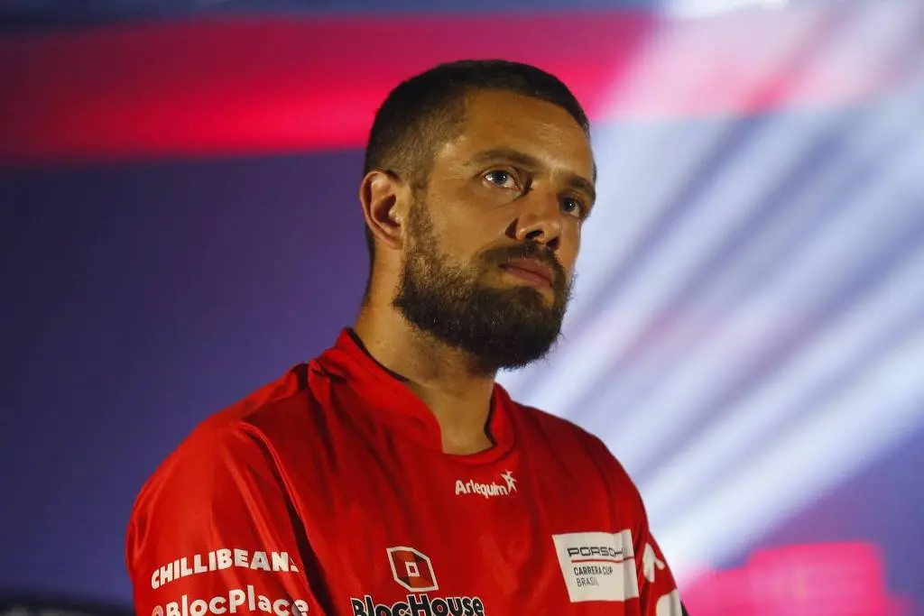 Rafael Cardoso confirma que será pai e nega rumores de que abandonará carreira de ator