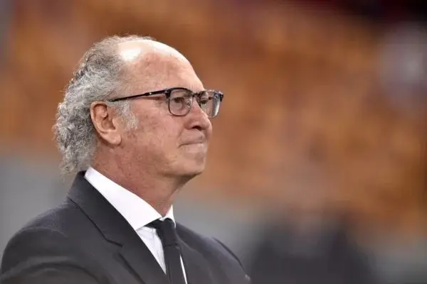 Após acusação de importunação sexual, Paulo Roberto Falcão anuncia demissão do Santos