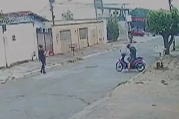 Motociclista é preso por se masturbar no meio da rua em Goiânia