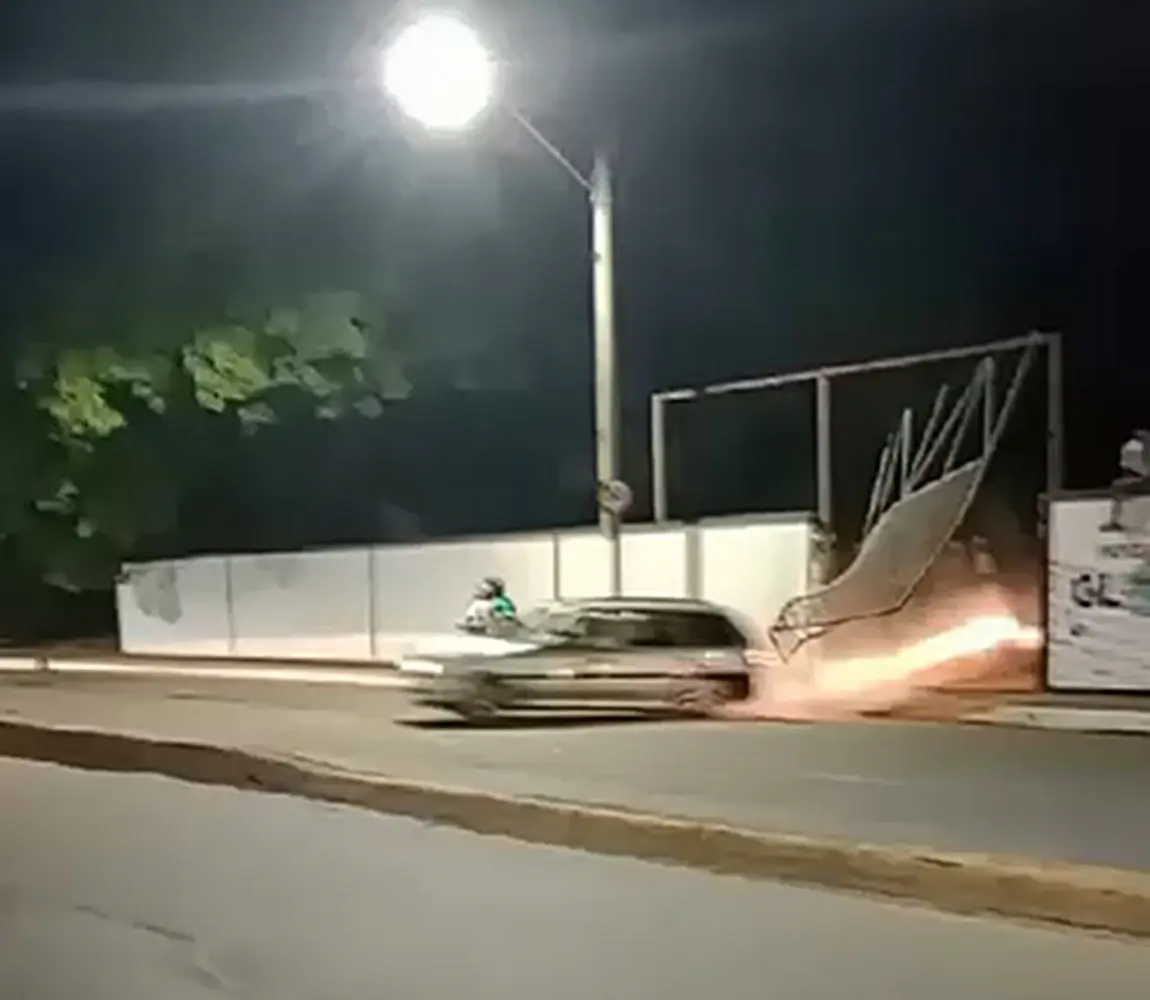 Vídeo mostra carro arrombando portão em ataque a baile; empresário diz que poderia ter evitado