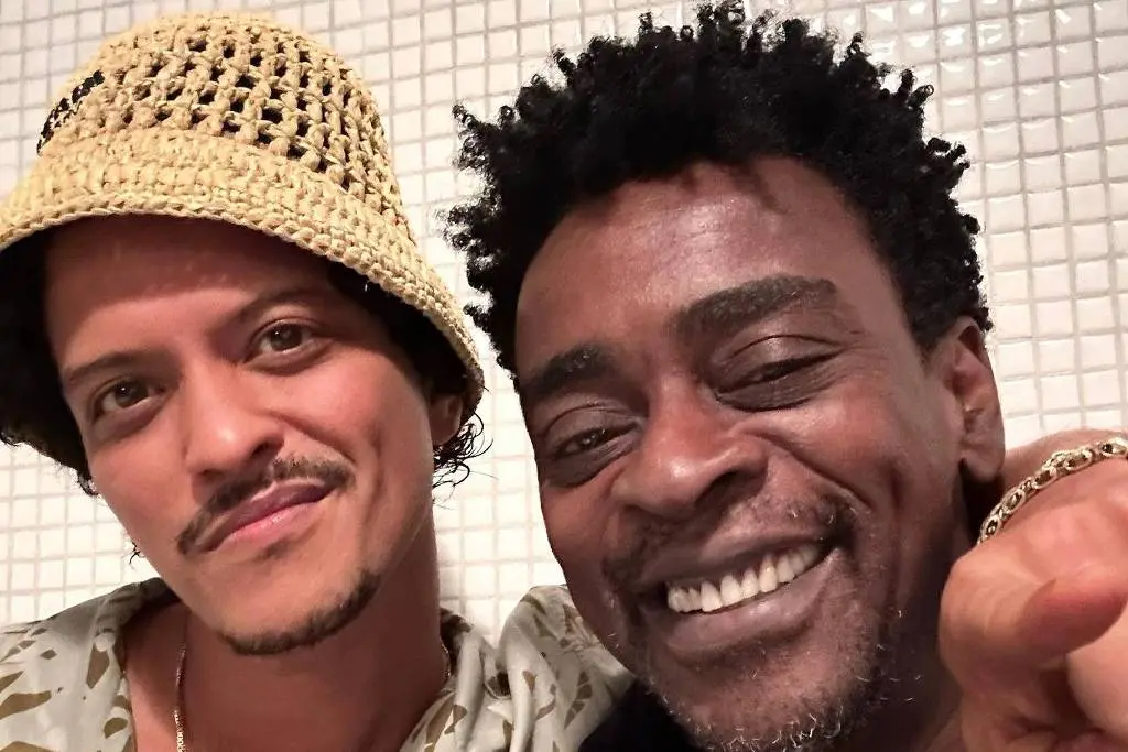 Seu Jorge comemora encontro com Bruno Mars após The Town: ‘Muita resenha’