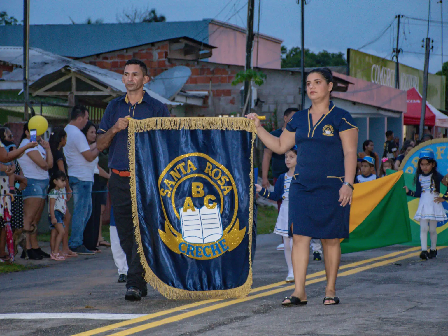 Santa Rosa comemora 29 anos com desfile cívico