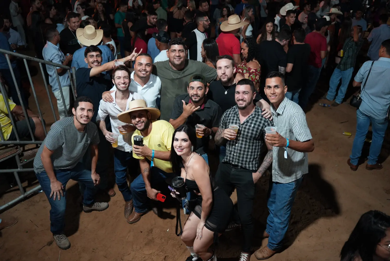 GALERIA DE FOTOS: veja quem marcou presença na primeira noite da ExpoSena
