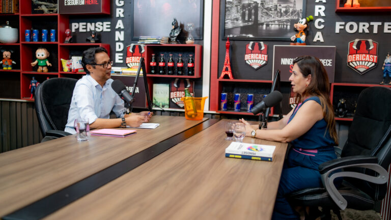 Após AVC por esgotamento, Renata Costa vira trainer internacional em PNL; ASSISTA